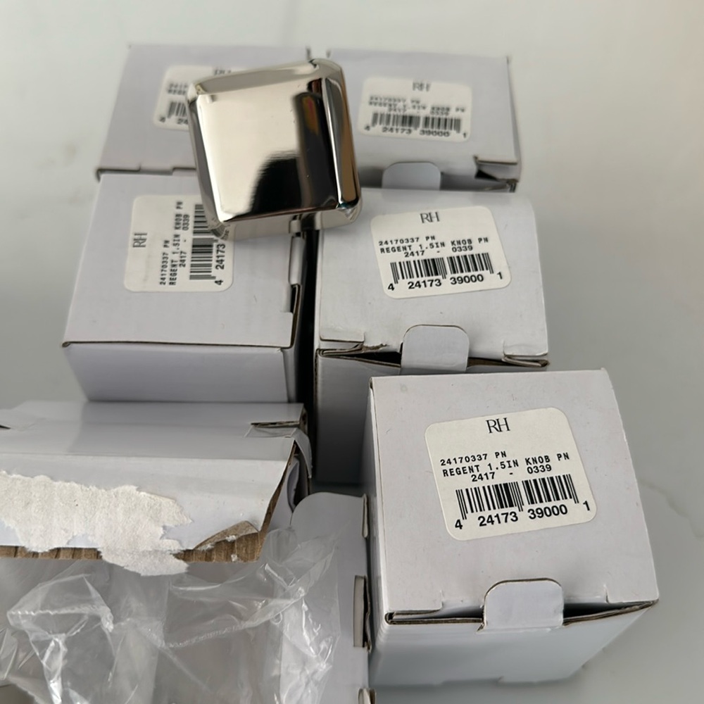Restoration hardware 1.5 inch Regent knob